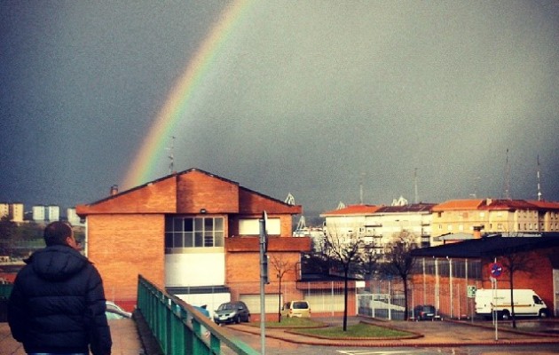 Ostadarra miresten #ostadarra #arcoiris #rainbow #Ibaibe #Beurko #Barakaldo #admirando #paseo #invierno #negua #winter #rayosdesol #eguzkiIzpiak – Instagram