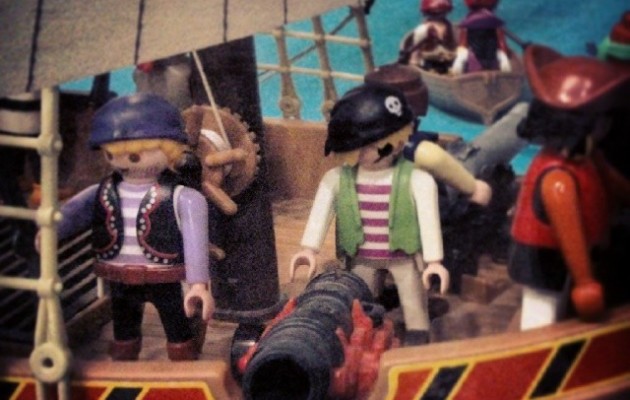 Abordatzera!!! #piratak #piratas #pirate #itsasontzi #barco #jostailuak #juguetes #playmobil #clicks #famobil #playclicks #play #cañon – Instagram