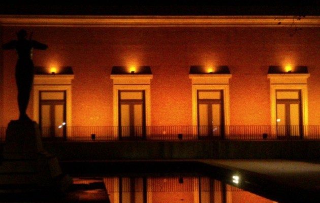 Gaueko ispilua #ArteEderretakoMuseoa #MuseodeBellasArtes #Bilbao #Bilbo #reflejos #agua #ura #ispilua #espejo #gaua #noche #luces #argiak #exposición #figbilbao #erakusketa – Instagram