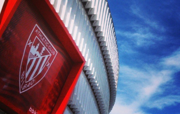 #SanMamesBarria #AthleticClub #Athletic #BetiZurekin #Athletik #AthleticdeBilbao #zurigorri #rojiblanco #LaCatedral #Katedrala #arkitektura #arquitectura #architecture #eraikina #zerua #cielo #sky #armarria #escudo #Bilbao #Bilbo #Bizkaia #gorritazuria – Instagram