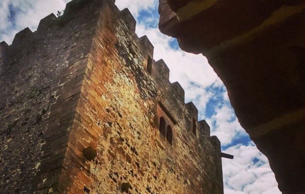 #CastillodeMuñatones #Muskiz #torre #arco – Instagram