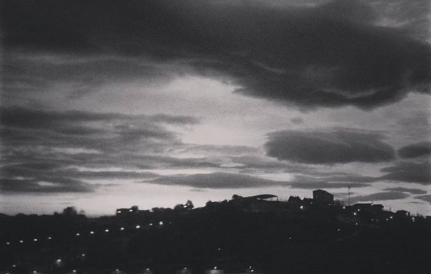 #Amanecer en #blancoynegro #Barakaldo #Erandio #escaladegrises – Instagram