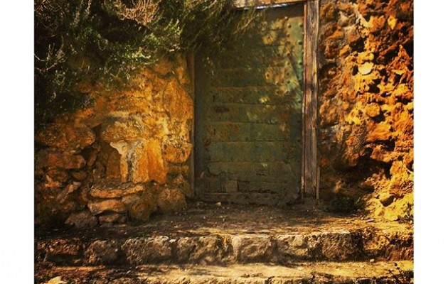 #Puerta al #pasado #muralla #CarriondelosCondes #Palencia #escaleras #empedradas #rinconesmágicos – Instagram