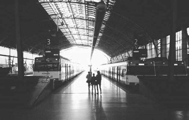 #puntodefugacentral en #blancoynegro #estacion #Bilbo #Bilbao #Abando #tren #lucesysombras#argiaketaitzalak @igerseuskadi @igersbilbao #zuribeltza #blacknwhite – Instagram