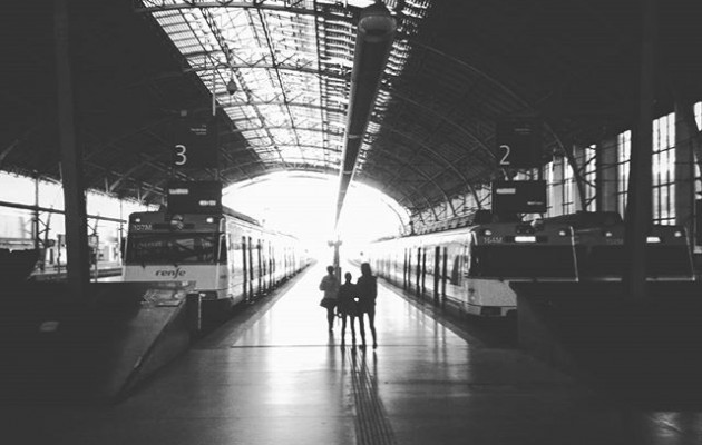 #puntodefugacentral en #blancoynegro #estacion #Bilbo #Bilbao #Abando #tren #lucesysombras#argiaketaitzalak @igerseuskadi @igersbilbao #zuribeltza #blacknwhite – Instagram