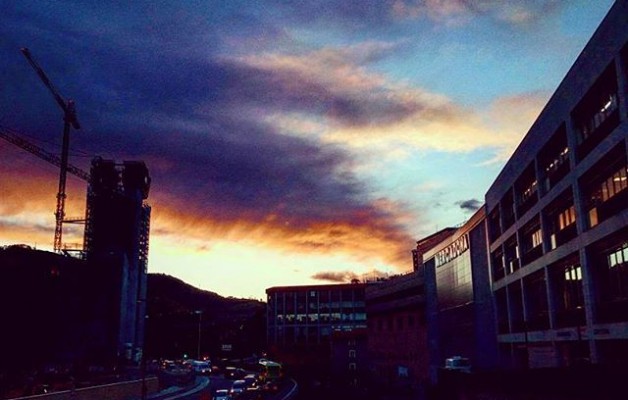 #Atardecer #torre #Bolueta #peñascal #Bilbao @igersbilbao @y igerseuskadi #cielo #reflejos #arquitectura #edificio – Instagram