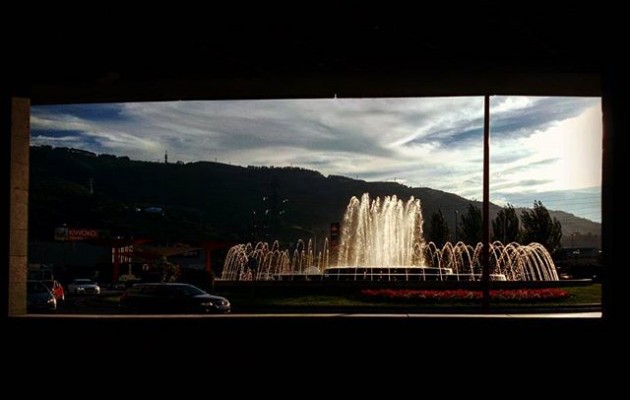 #ventana #arquitectura #fuente #atardecer #Barakaldo  #parking #MaxOcio #rotonda @instagram @igerseuskadi @igersbilbao – Instagram