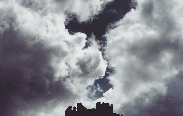 #castiilodelaMota #medinadelcampo #castilla #torre #cielo #nubes @instagrames @igersvalladolid @igers – Instagram