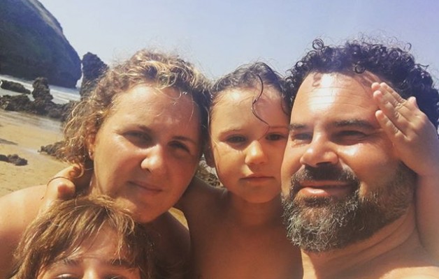 #diasdesolyplaya y #castillodearena, #karramarro, #olas, #snorkel, … y sobre todo #familia – Instagram