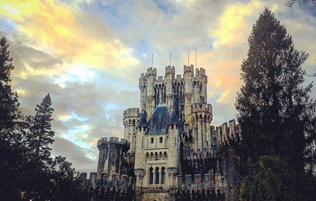 #butroikogaztelua #castillo #butron #atardecer #ilunabarra #hodeiak #nubes #cielo #zerua #armarria #escudo #banderizos @igerseuskadi @igersbizkaia @instagrames @igersbilbao – Instagram