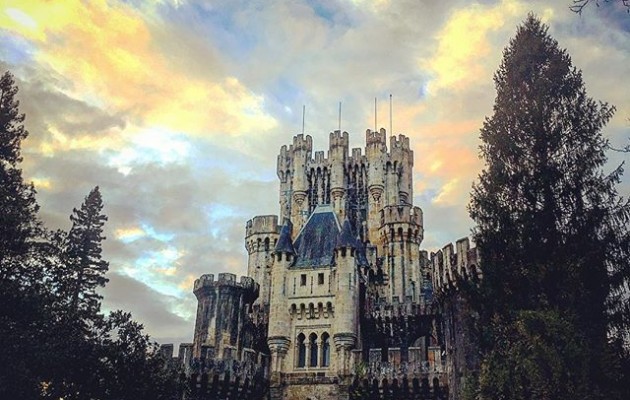 #butroikogaztelua #castillo #butron #atardecer #ilunabarra #hodeiak #nubes #cielo #zerua #armarria #escudo #banderizos @igerseuskadi @igersbizkaia @instagrames @igersbilbao – Instagram